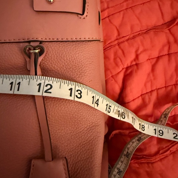 Elegant Michael Kors Pink Leather Handbag - Picture 4 of 13